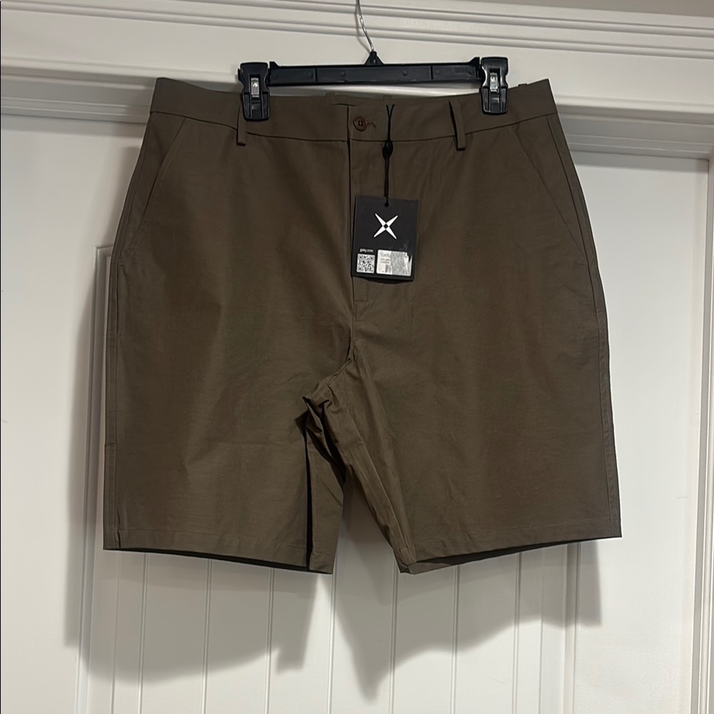 GSTQ Men's Brown Shorts Size 35.